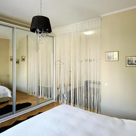 Апартаменти So Cosy Apt In The City Heart Near Kupaly Theater