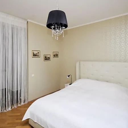 Апартаменти So Cosy Apt In The City Heart Near Kupaly Theater